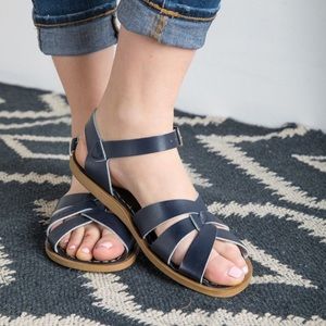 Black Saltwater sandals